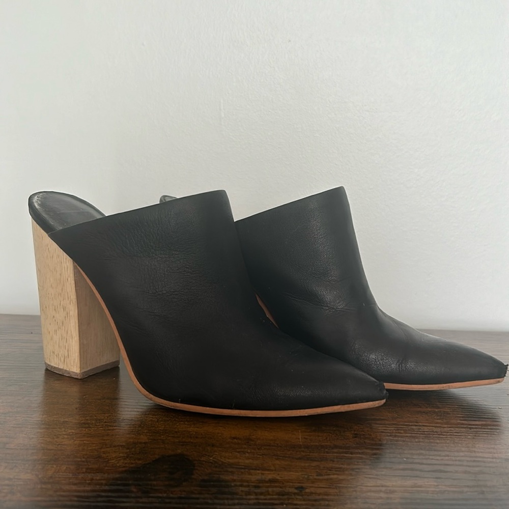 Dolce Vita pointed Toe leather mule - 7.5